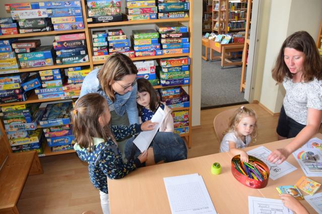 Führung durch Bibliothek